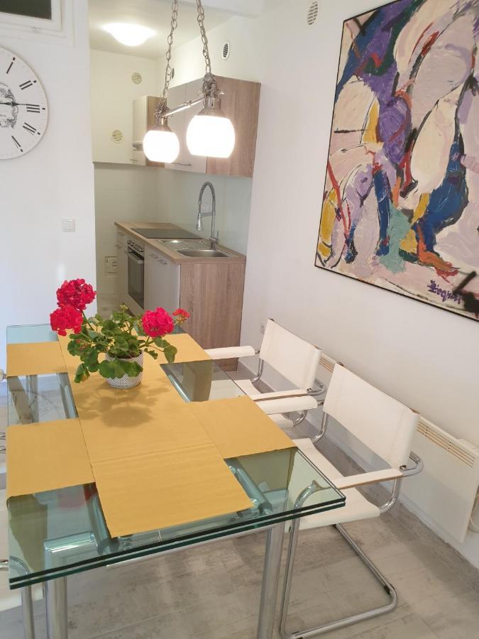 Apartman P-E Pula Bagian luar foto