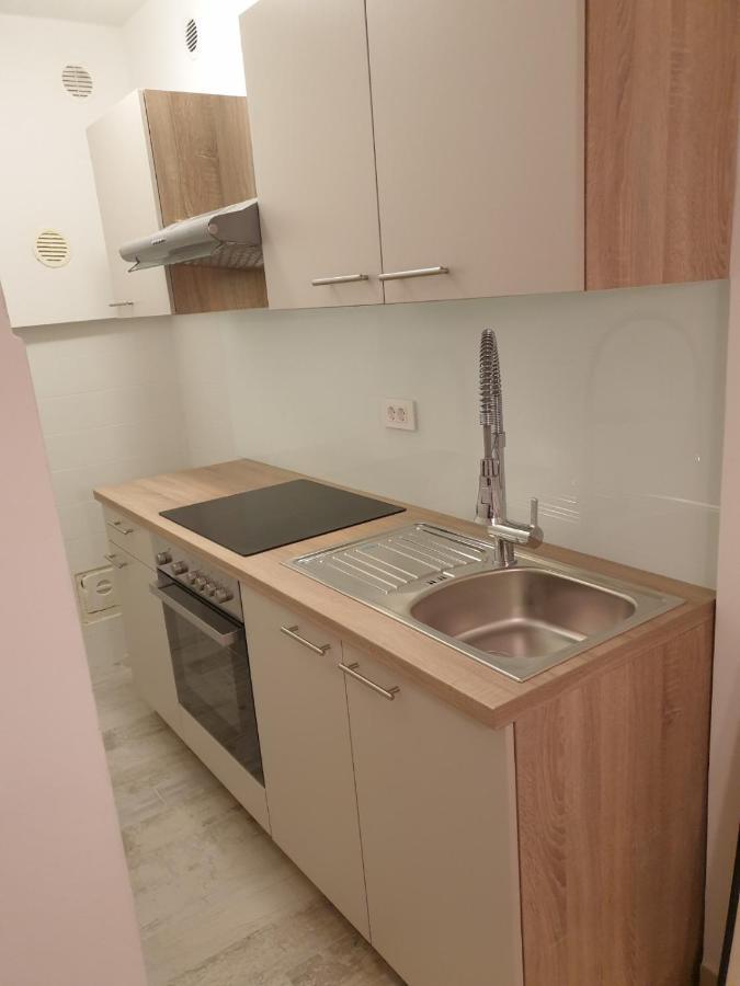 Apartman P-E Pula Bagian luar foto