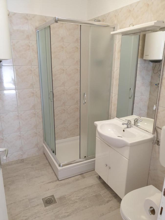 Apartman P-E Pula Bagian luar foto