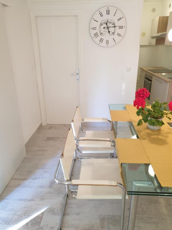 Apartman P-E Pula Bagian luar foto